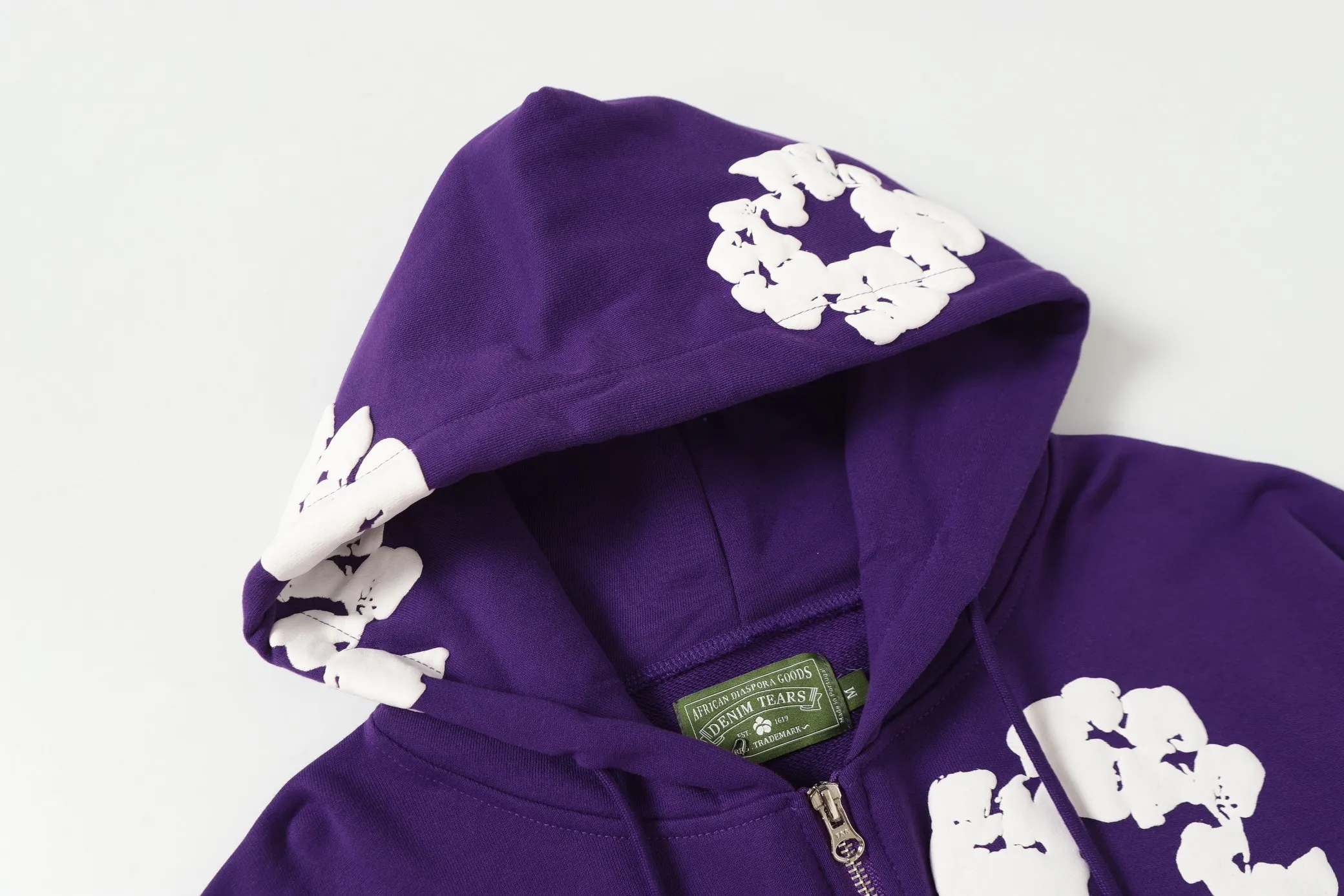 16 colors DENIM TEARS Kapok European and American trendy brand high-quality foam printed hooded sweatshirt jacket. Terry fabric weighs 380 grams. Threads are customized and dyed in the same color. Color Black Gray Blue Green Royal Blue Purple Red Orange Colorful Blue Pink White Sky Blue Brown Carbon Gray Black Gray White White Size S-XL